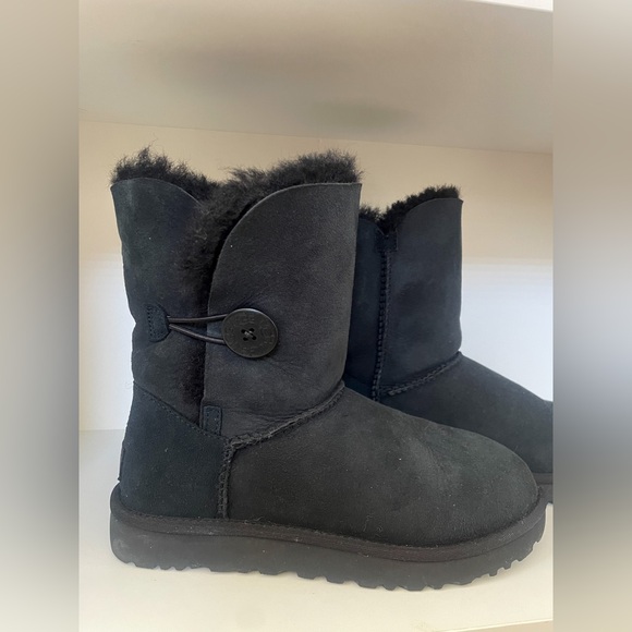 UGG Bailey Button II Boots - Picture 3 of 5